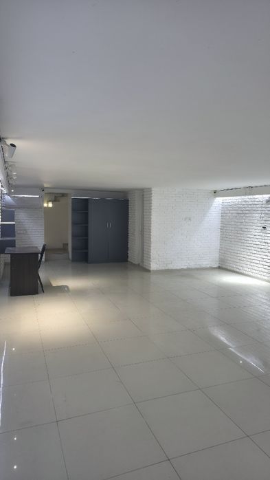 1 этаж с подвалом Евроремонт проходимость людей большая