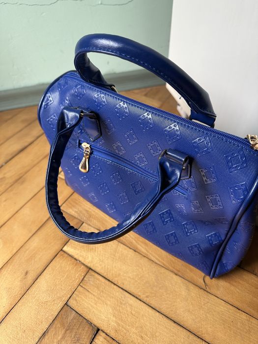 Синя кожена чанта