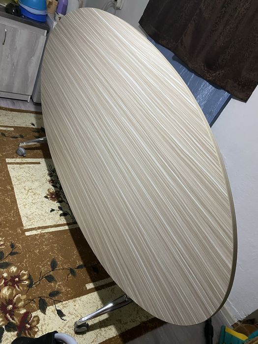 Стол овальный для дома и офиса