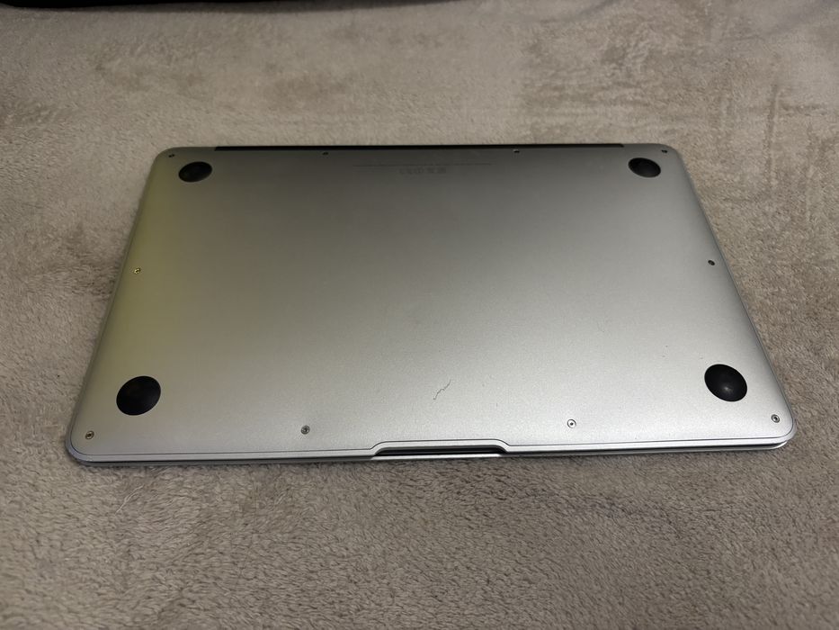 MacBook Air 11" (Early 2014) -Отлична работа,компактен,зарядно вкл.