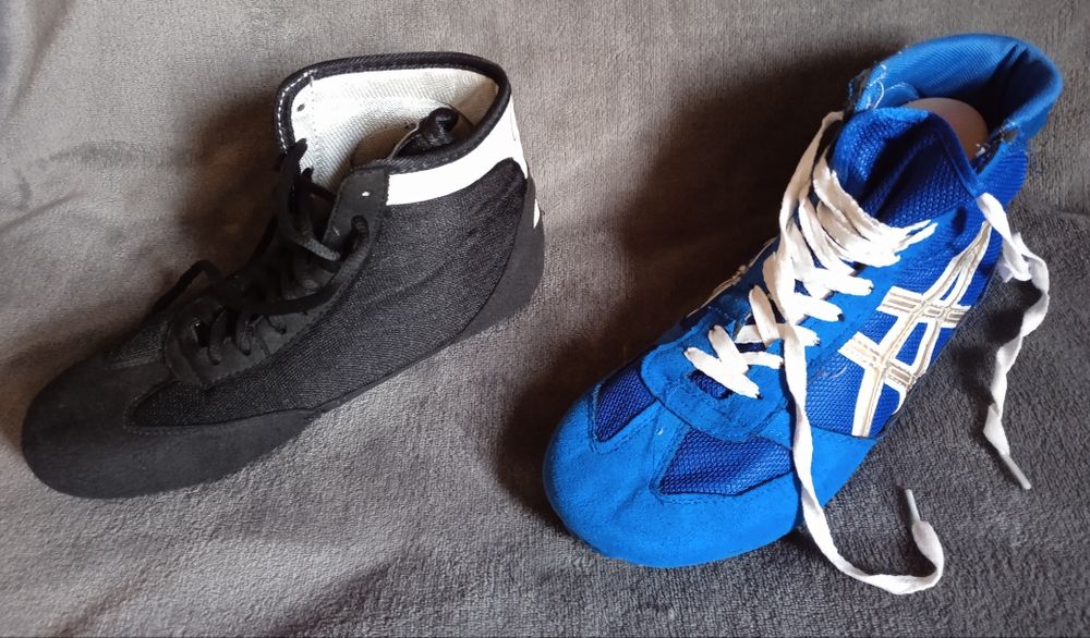 Борцовки мужские б.у. Размер 42 и 37. .Цена за 1 пару.