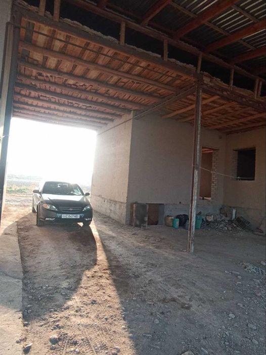 Uy sotiladi 6 sotix yer maydoni bilan pul zaurligi uchun sotiladi