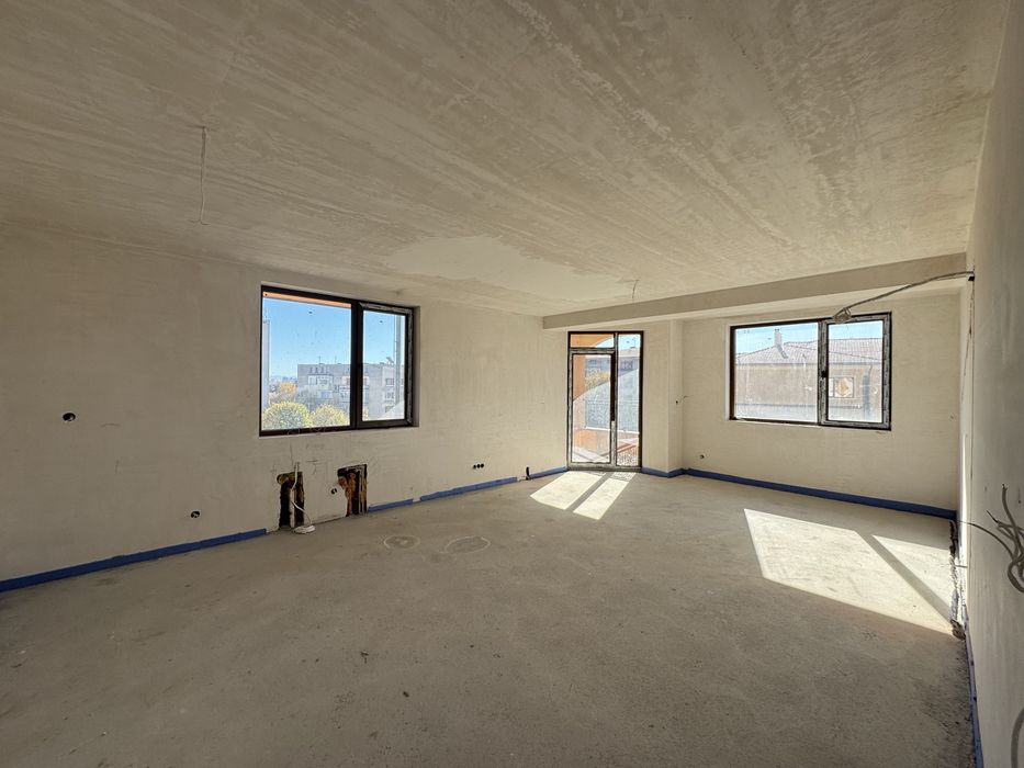 Продава се Тристаен апартамент в Казанлък - 135 кв.м за 1475 €/кв.м - Снимка #12