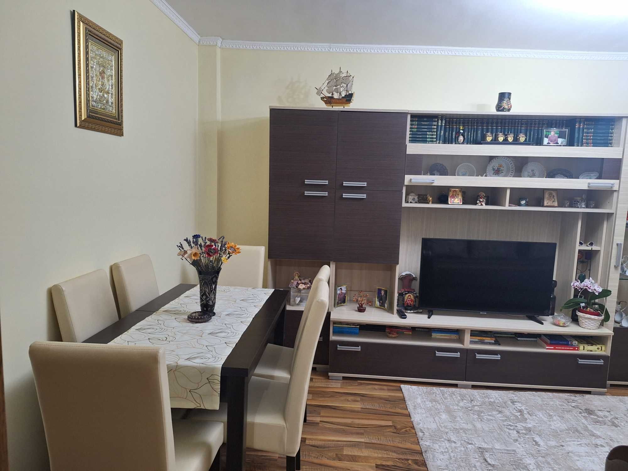 Apartamet de vanzare