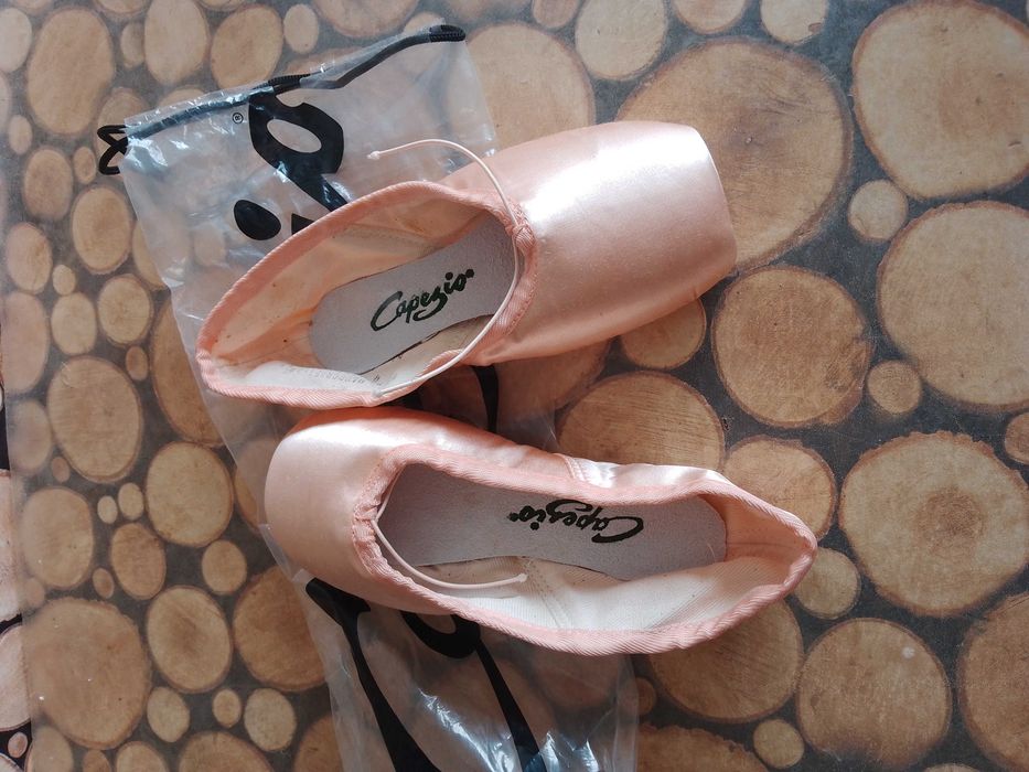 Продавам чисто нови детски палци за балет CAPEZIO GLISSE MS