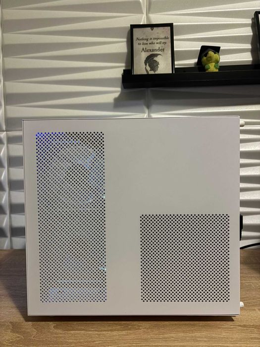 Бял геймърски компютър Ryzen 5600, RTX3060, 16 ram, 512 ssd, 1TB, 650W