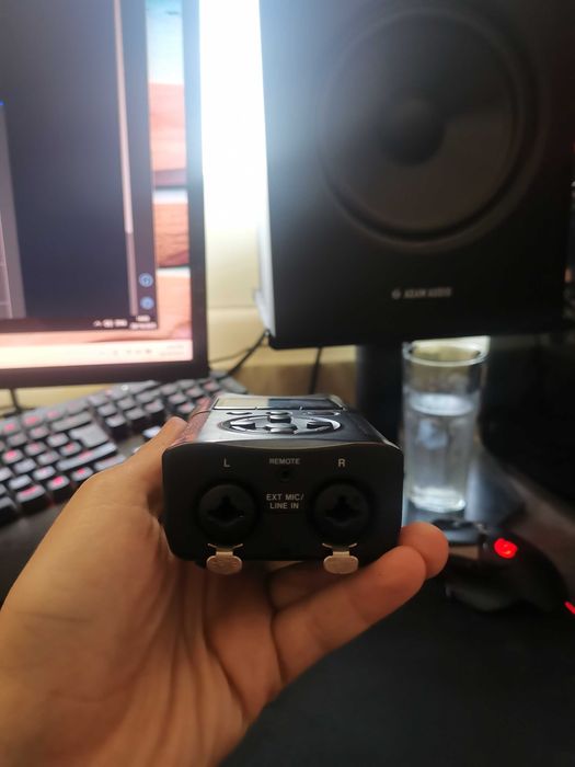 TASCAM DR-40 Linear PCM Digital Recorder + Windscreen