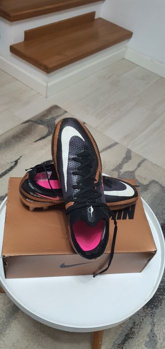 Ghete de fotbal putin folosite marimi 38,5 pana ls 42.