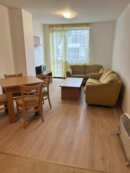 Дава се под наем Тристаен апартамент в Банско - 1002008 кв.м за 612 € - Снимка #1