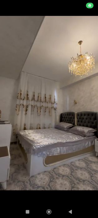 Замона тойхонаси ропарасида 5 хона 138кв м  дом сотилади
