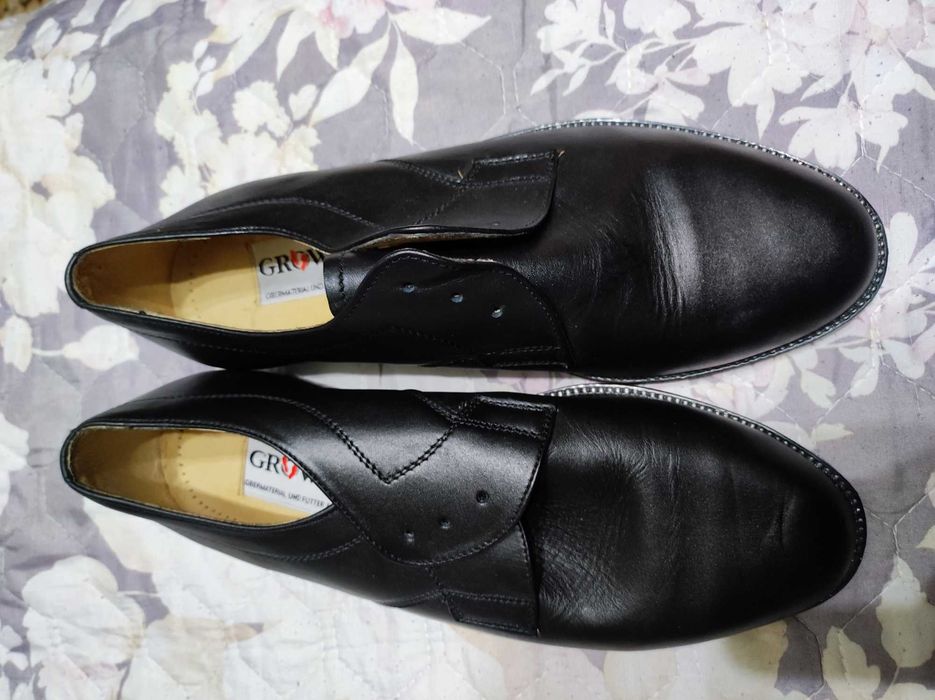 Чисто нови от естествена кожа мъжки черни обувки 41-ви номер!