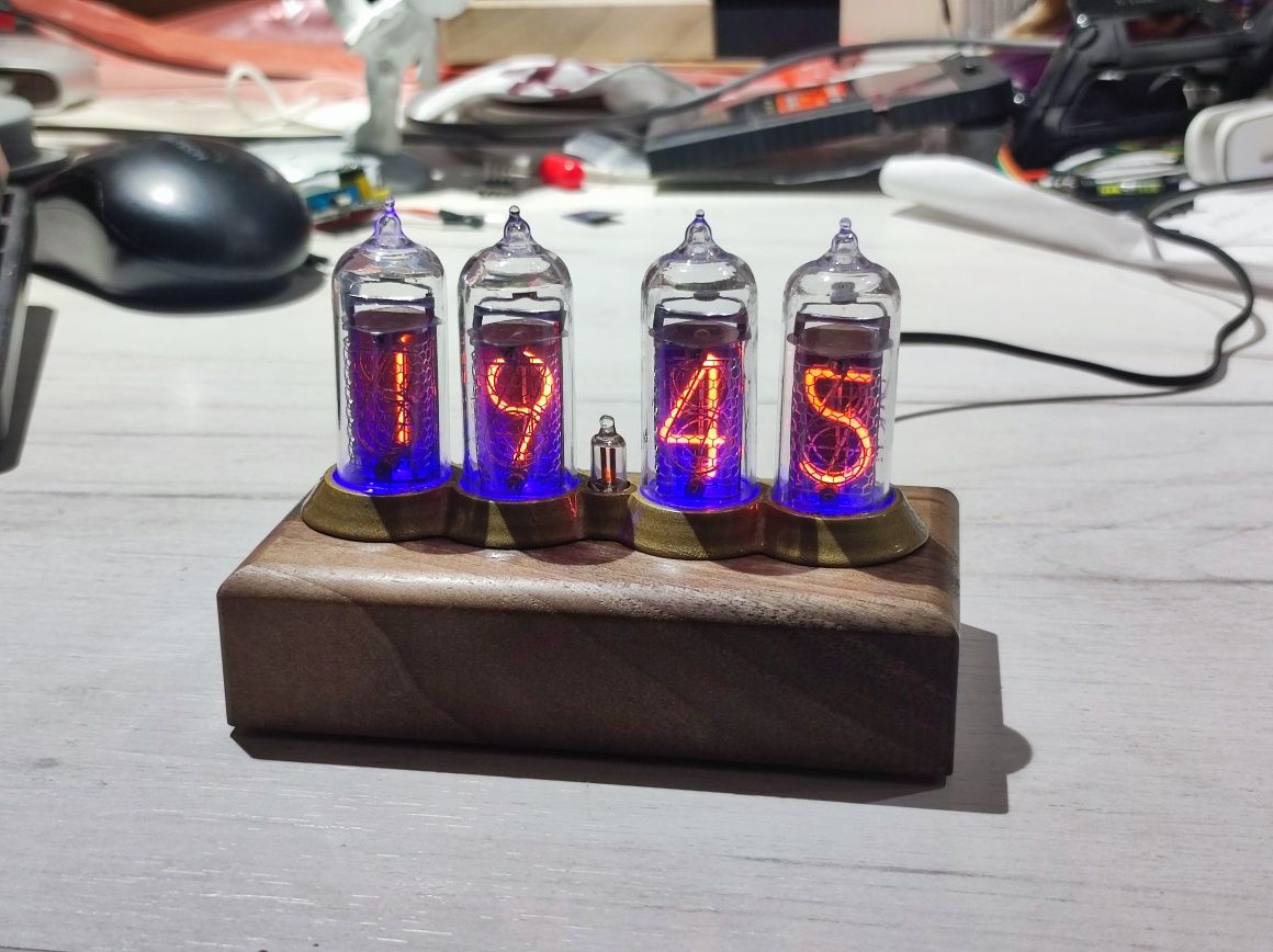 Продаются часы на газоразрядных индикаторах Nixie!