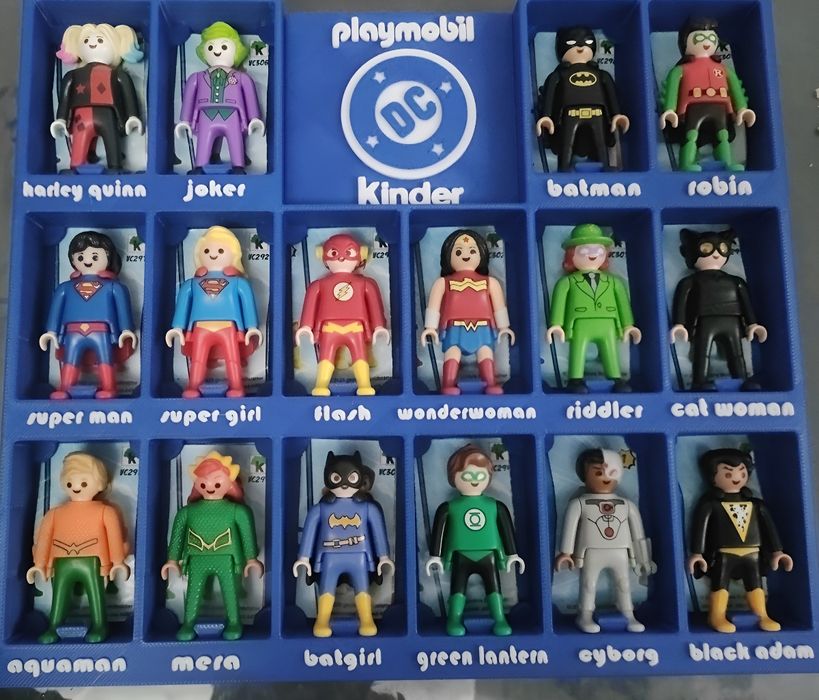Стойка за 16 Playmobil Kinder DC фигурки