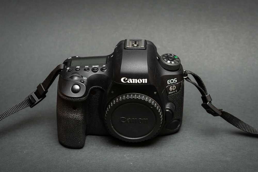 Vând aparat foto Canon 6D Mark II, cu senzor fullframe, 6D m2, body