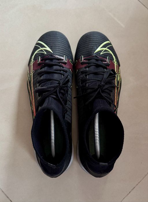 Футболни обувки стоножки Nike Mercurial