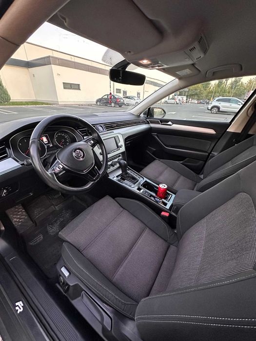 VW Passat B8 2.0 TDI DSG R-Line | 150 CP | dotări premium | 2016