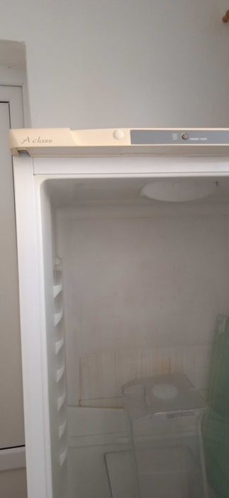 Продавам хладилник веко  ноуфрост