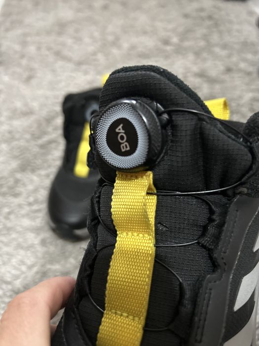 Ghete Adidas baieti marimea 33