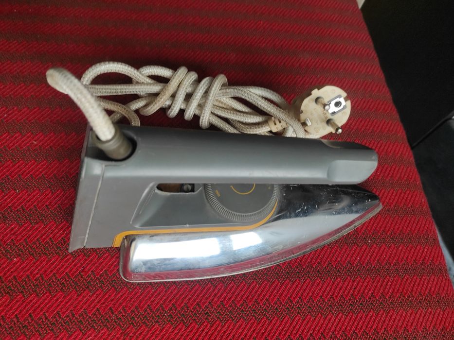 Fier de călcat Philips din inox, calcă excelent