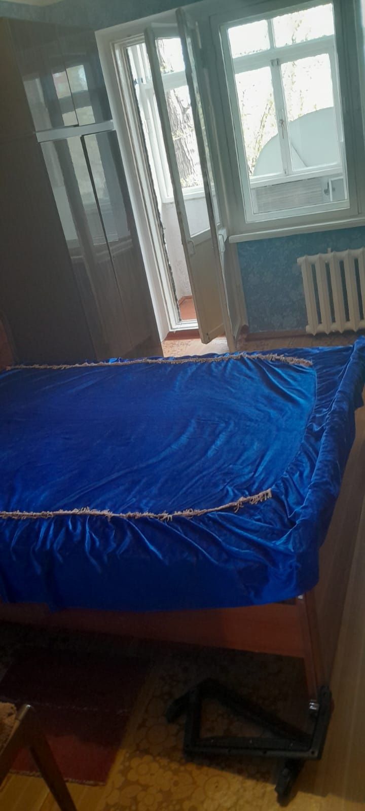 Продам спальни кровать с тумбычкамы  и стенка шифанер