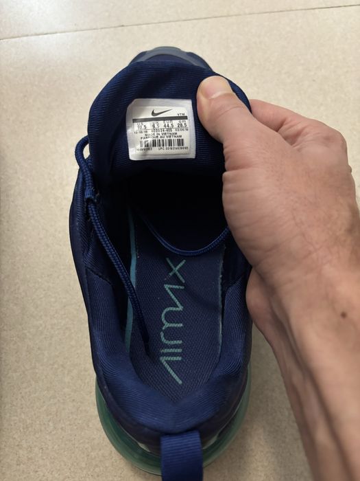 Adidasi AIRMAX cu perna de aer pe toata talpa.