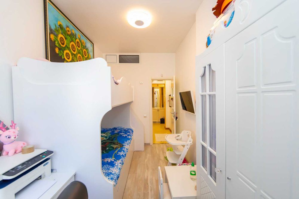 Дава се под наем Четиристаен апартамент в София, Изток - 115 кв.м за 350 € - Снимка #4