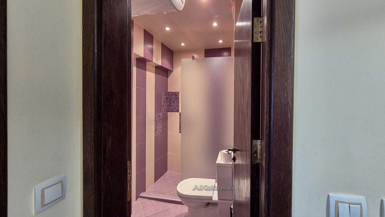 Дава се под наем Двустаен апартамент в Варна, Център - 65 кв.м за 600 € - Снимка #12
