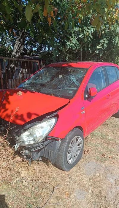 Hyundai i20 1.4i 98.к.с Само на части!!!