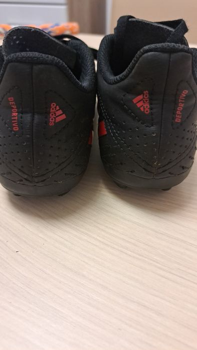 Adidași Adidas cu crampoane