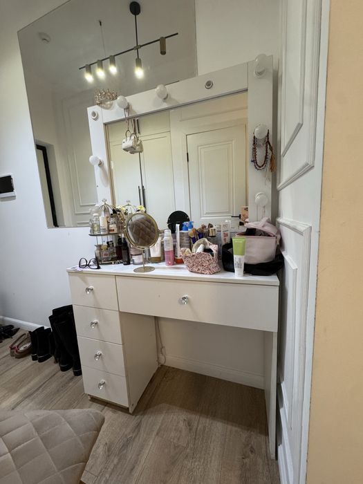 Продам туалетный столик