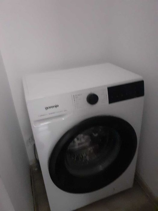 De închiriat  apartament 3 camere  renovat  – doar pe termen lung