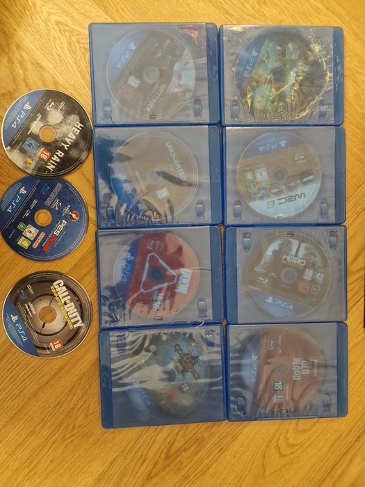 PlayStation  4 cu 1 maneta si 11 jocui