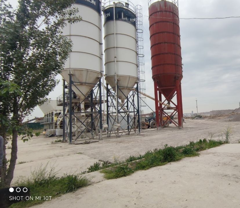 Beton ishlab chiqarishga moslashgan zavod.