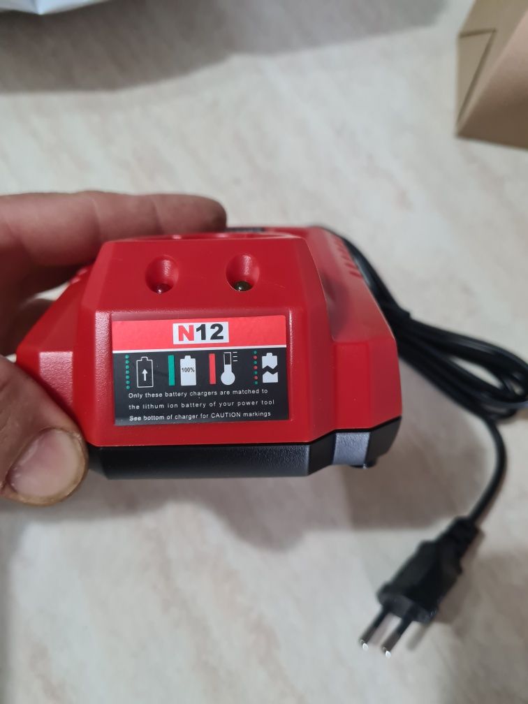 Incarcator pentru baterii milwaukee m12