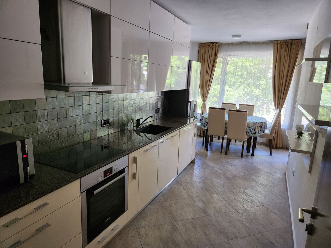 Дава се под наем Тристаен апартамент в Пловдив, Мараша - 120 кв.м за 700 € - Снимка #2