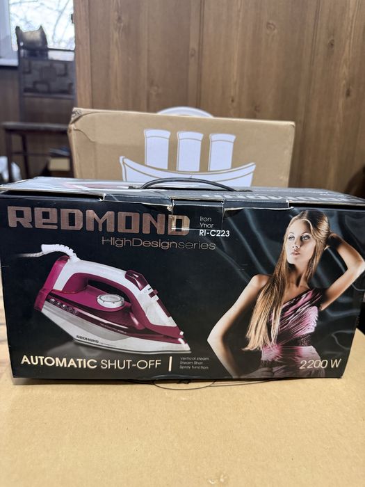 Продам отличный утюг Redmon ric223, в идеальном состоянии