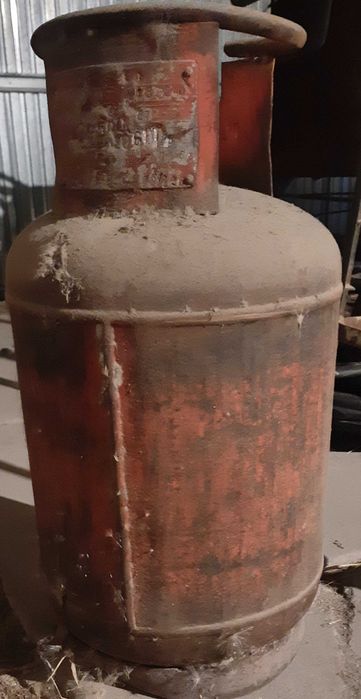 Газовый баллон бытовой 27л, наполовину заправлен,