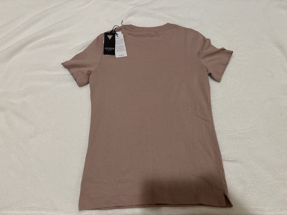 Нова, оригинална тениска GUESS