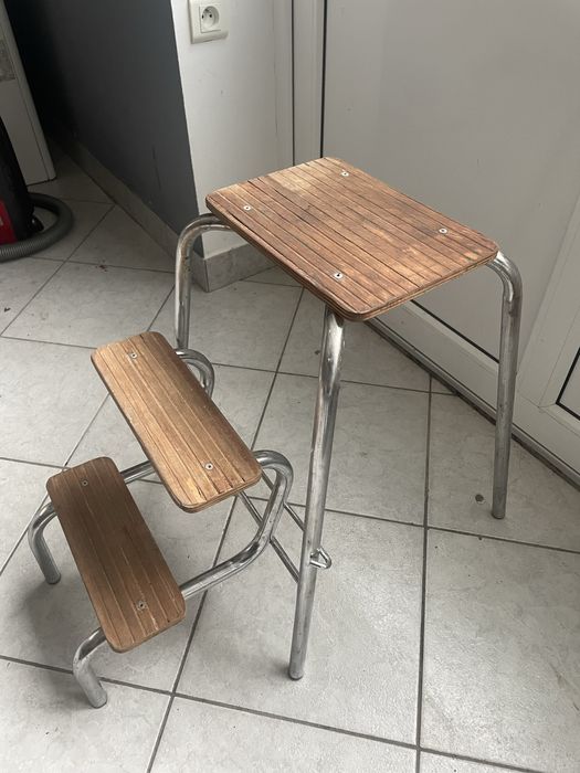 Scară pliabila cu treaptă