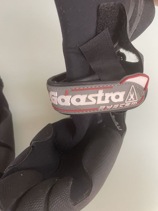 Новые перчатки, сумка Wilson для тенниса, ботики для водного