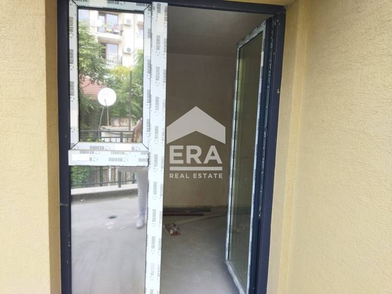 Продава се Тристаен апартамент в Варна, Център - 108 кв.м за 1991 €/кв.м - Снимка #2