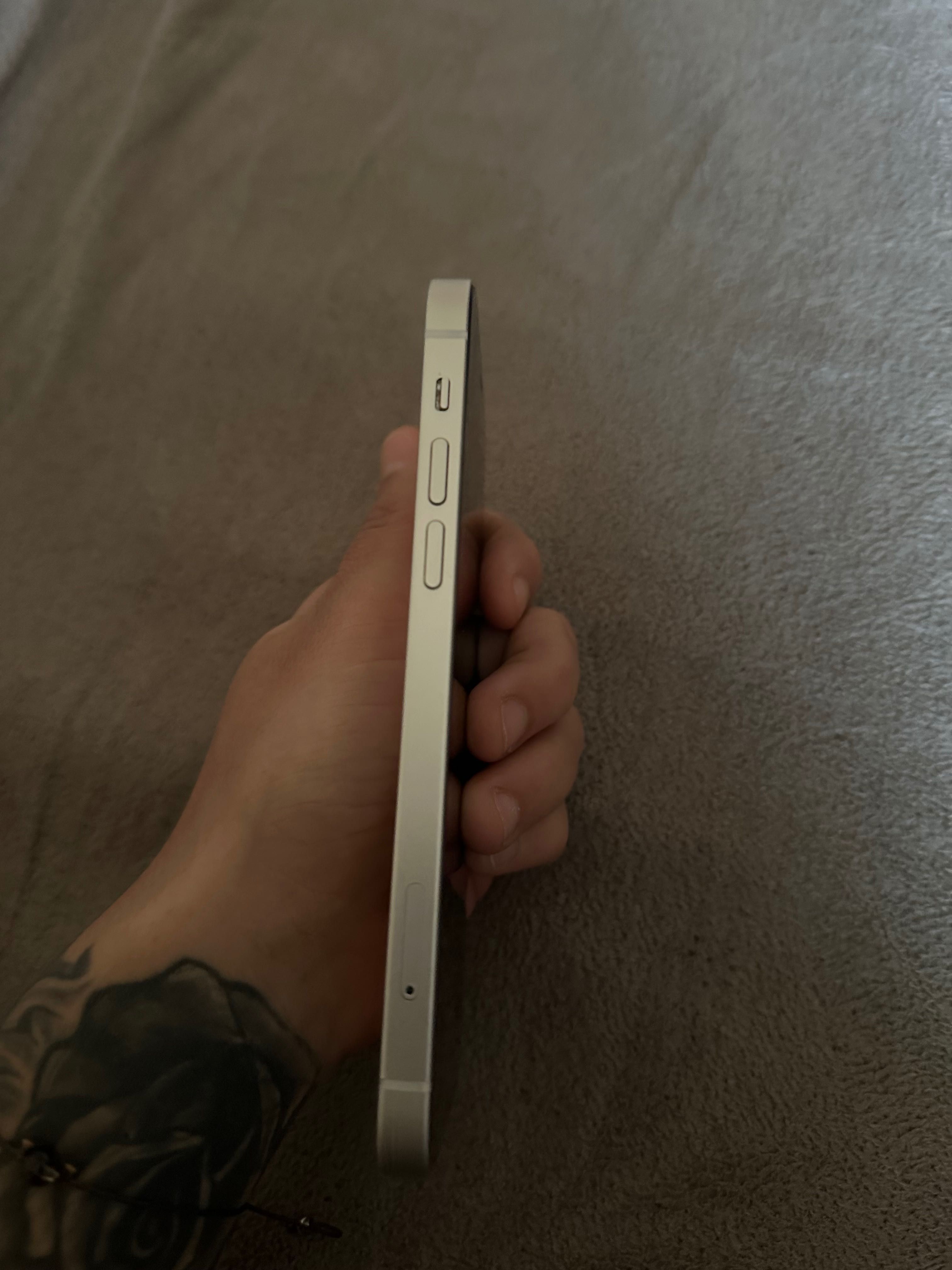 iPhone 12 64gb използван