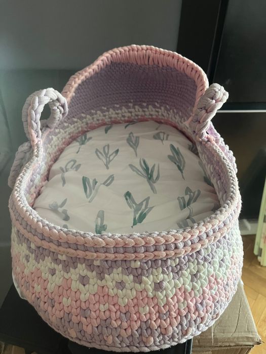 Ръчно плетен кош за новородено