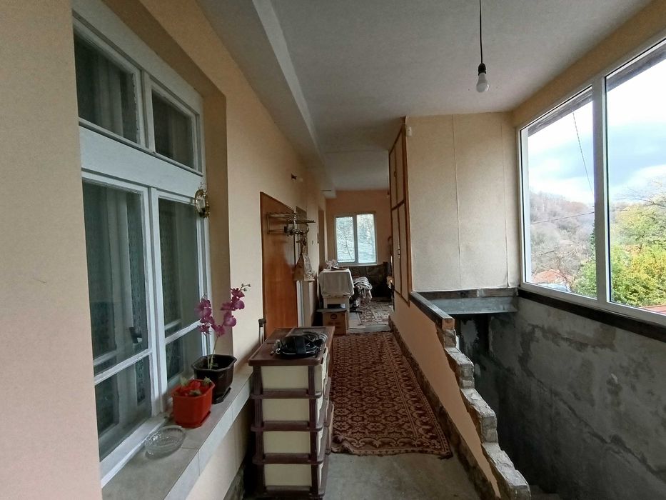 Монолитна къща в с. Жълтеш