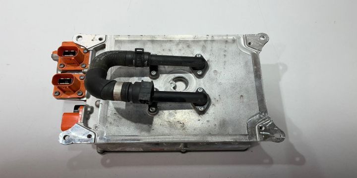 Incarcator baterie 5QE915682AR Volkswagen VW Passat B8