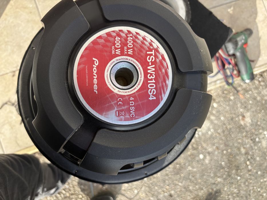 Subwoofer Pioneer  1400w, cutie , statie blaupunkt, cablaj alimentare