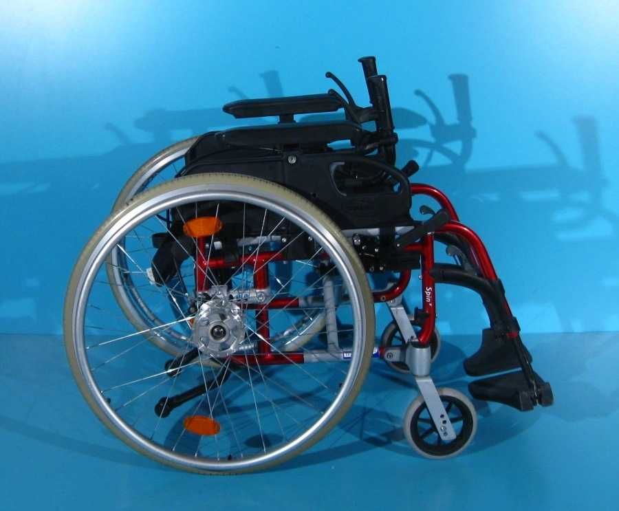 Scaun/carucior cu rotile pliabil Invacare / latime sezut 40 cm