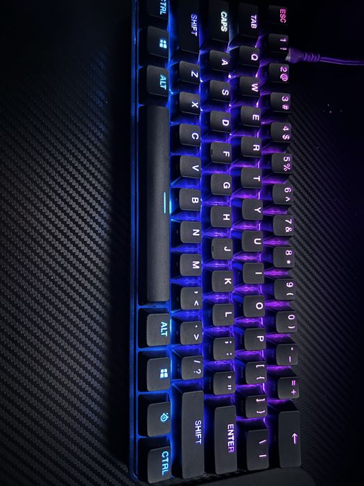 Продавам две геймърски клавиатури apex pro mini и ducky one 3 mini!!!