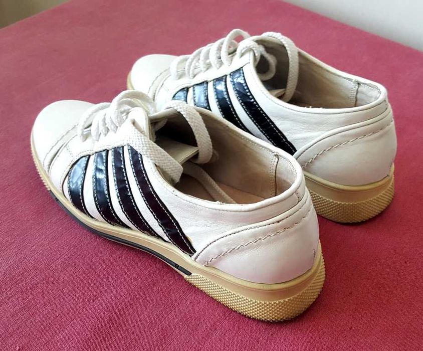 Adidași din piele calitate Vera Pelle mărimea 35