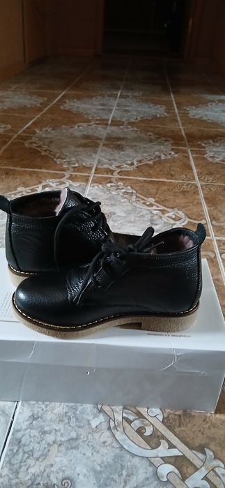 Продаётся детские ботинки фирмы FAST STEP размер 33